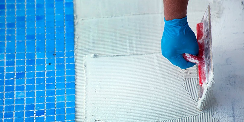Cómo impermeabilizar el piso de una piscina que pierde agua